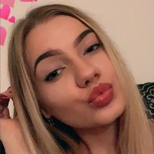 Meet your Posher, Gloria